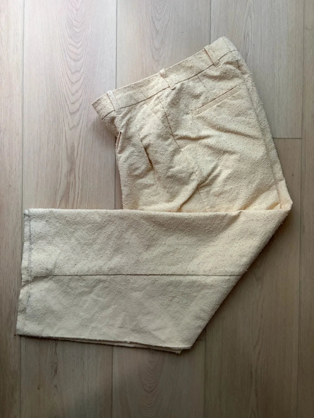 H&M Wide-Leg High-Waist Pleated Pants in Light Beige - Picture 3 of 5